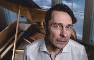 Master of theremin Kepa Lehtinen shows us how to ‘Face Plant’ Kepa Lehtinen - Face Plant