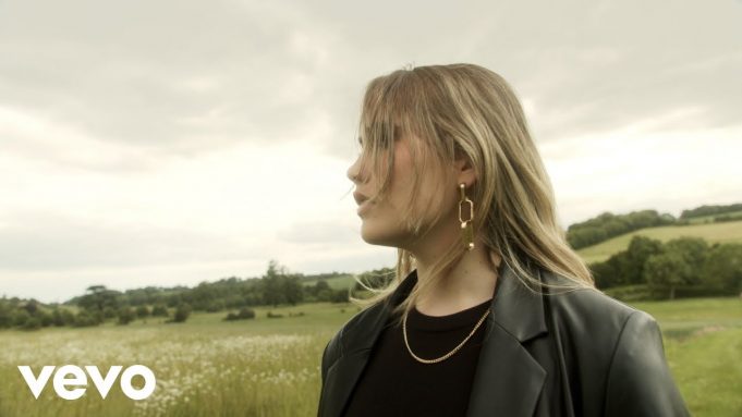 Emilia Tarrant pulls on her listener’s heartstrings with ‘Here You Are, Again’