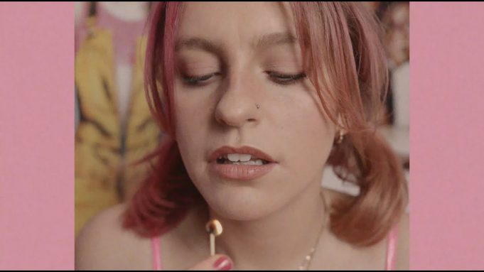 Beth McCarthy is relatable and witty on her brand new track ‘Friendship Bracelet’