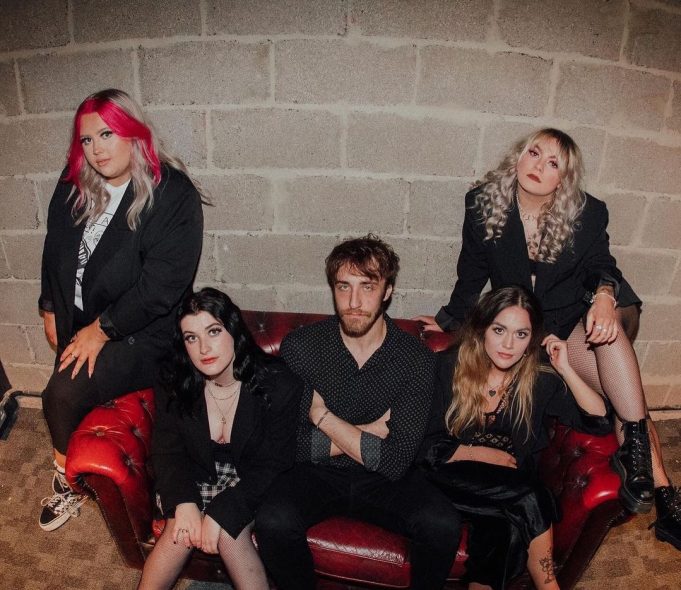 Quintet Komparrison release new track ‘And Again’ with lively visuals Komparrison And Again