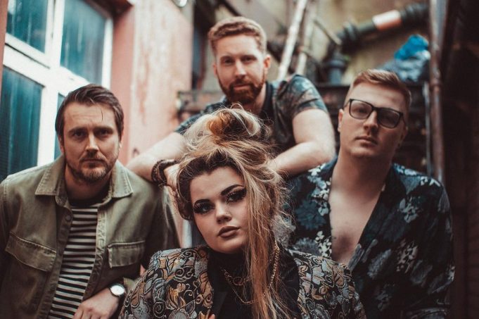 Novustory – Love Me Too. Novustory Love Me Too