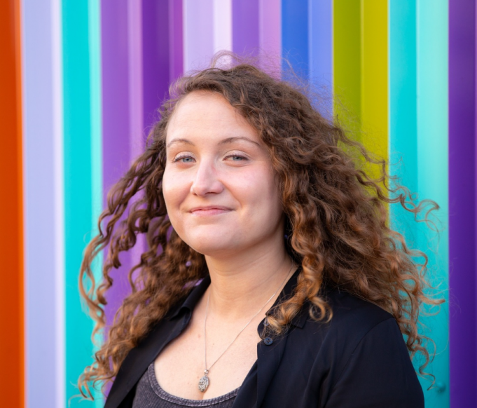 Kristen Bales Impresses With The Warm ‘West Coast’ Kristen Bales - West Coast