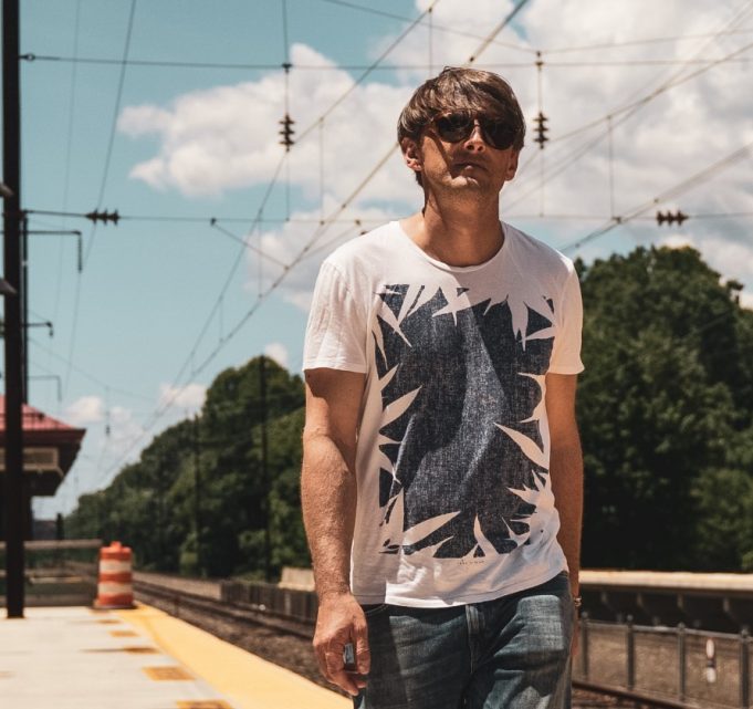 Barton Hartshorn Basks In The Folk Beauty of ‘Manchester Sun’ Barton Hartshorn - Manchester Sun