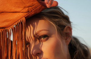 Lucy Lane Chases ‘Back To Me’ Lucy Lane Back to Me