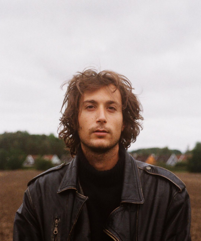 Francis La Lune Doesn’t Need Any ‘Reasons’ Francis La Lune 'Reasons' Right Chord Music Blog review