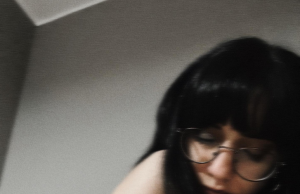 Sarah Krimson Fights An Emotional War On ‘Bleeding Heart’ Sarah Krimson - Bleeding Heart Right Chord Music Review