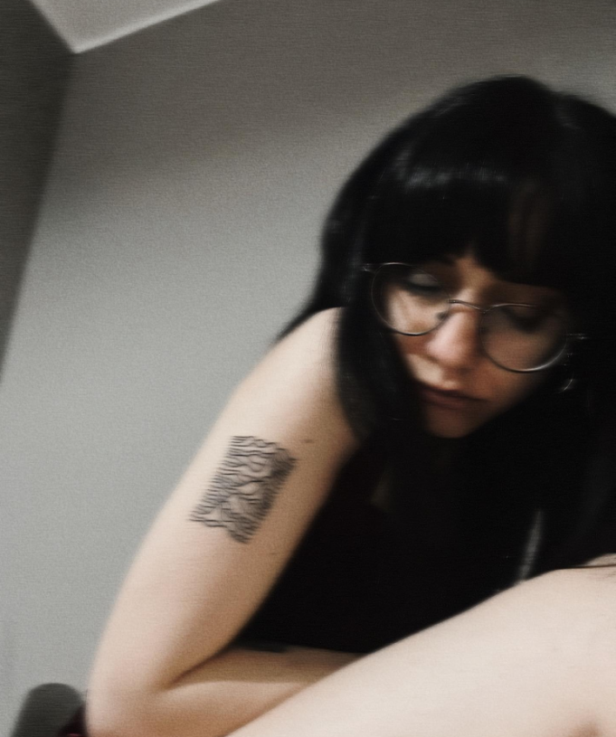 Sarah Krimson Fights An Emotional War On ‘Bleeding Heart’ Sarah Krimson - Bleeding Heart Right Chord Music Review