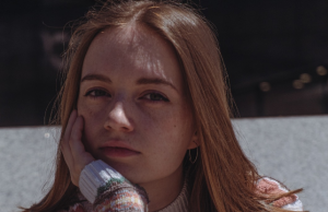 Esme Bridie Releases Her Heartfelt Debut EP ‘Something In Your Teeth’ Esme Bridie - Something In Your Teeth EP Right Chord Music Blog