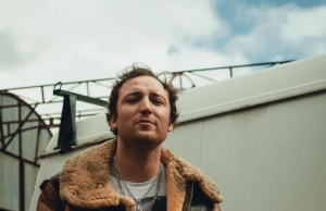 Tom Seth Johnson Takes Us ‘Anywhere In The World Right Now’ Tom Seth Johnson Anywhere In The World Right Now Right Chord Music Blog