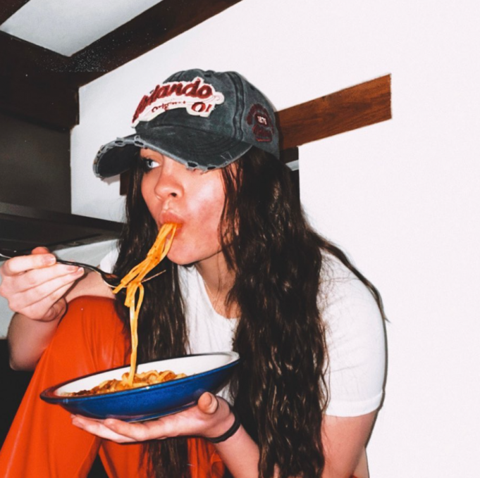 Beth Morgan Debuts With Heartbreaking ‘Kissing Strangers’ Beth Morgan Kissing Strangers - Right Chord Music Blog