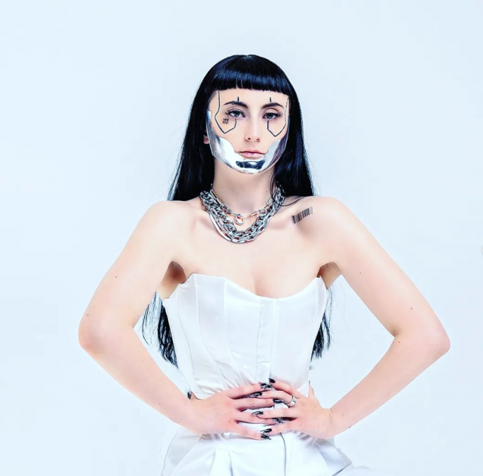 Kleo Warns Of The Things We Don’t Need ‘TWDN’ KLEO - Things We Don't Need TWDN Right Chord Music Blog