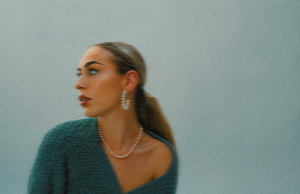 Elsa Explores New Beginnings On ‘Fall’ Elsa Fall on Right Chord Music