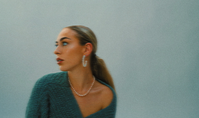 Elsa Explores New Beginnings On ‘Fall’ Elsa Fall on Right Chord Music