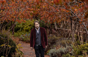 Elliot Porter Wades Back ‘Into The Light’ Elliot Porter Into The Light on Right Chord Music