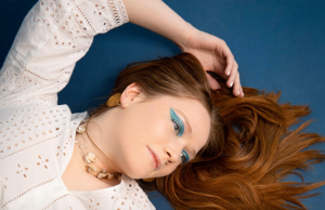 Robyn Elliot Pulls Us In With Her ‘Tide’ Robyn Elliot Tide on Right Chord Music