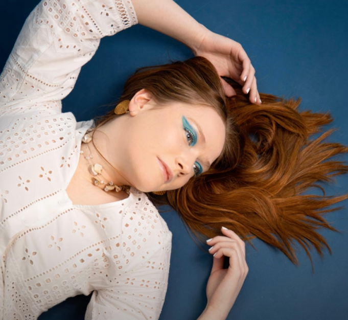 Robyn Elliot Pulls Us In With Her ‘Tide’ Robyn Elliot Tide on Right Chord Music