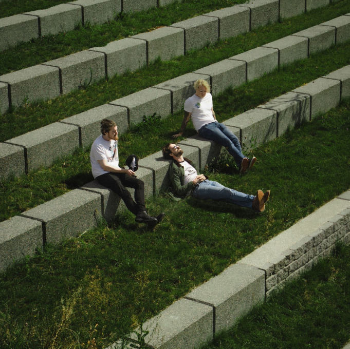 First Signs of Love No 226. Skies Behind ‘I Love It’ Skies Behind I Love It single review on Right Chord Music