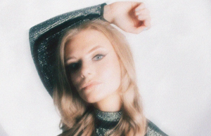 Amelia Embraces The Pull of Love On ‘Gravity’ Amelia Gravity single review on the Right Chord Music Blog