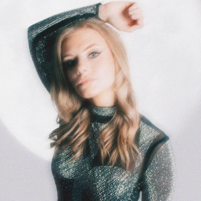 Amelia Embraces The Pull of Love On ‘Gravity’ Amelia Gravity single review on the Right Chord Music Blog