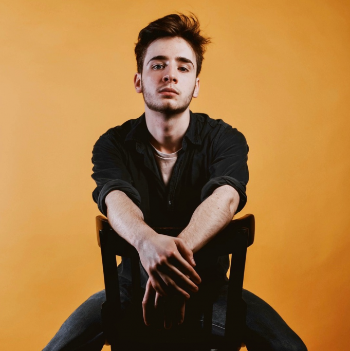 Isaac Neilson Explores Suicidal Escapism On ‘Flying’ Isaac Neilson Flying on Right Chord Music Blog