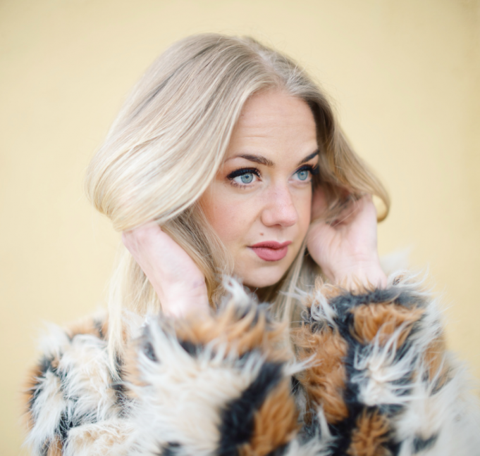 Linn Holmes Searches For That Perfect Love On ‘Baby Blue’ Linn Holmes Baby Blue review on Right Chord Music Blog