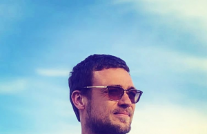 DanFromUpstairs Explores the Complexities of ‘Love’ DanFromUpstairs - Love review on Right Chord Music