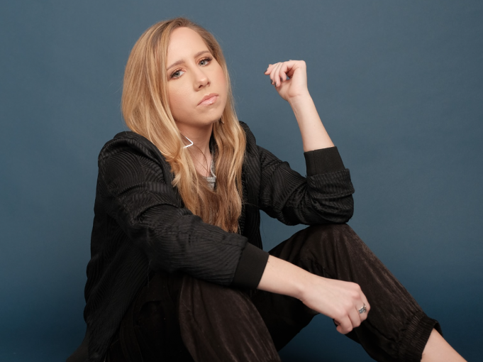 Maddy Carty Reflects on Timeless Love In ‘Old Hands’ Maddy Carty Old Hands on Right Chord Music