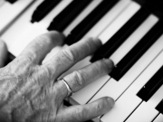 Meet Ian Rae, The 77 Year Old Pianist Winning On TikTok Meet Ian Rae the 77 year old winning on TikTok and Spotify