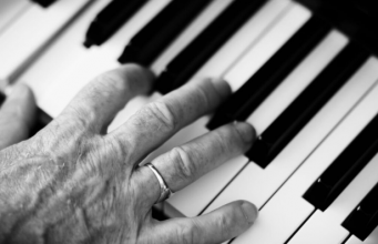 Meet Ian Rae, The 77 Year Old Pianist Winning On TikTok Meet Ian Rae the 77 year old winning on TikTok and Spotify