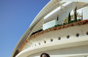 LI KUAN Dazzles On New Single ‘So Alive’ LI KUAN So Alive on Right Chord Music