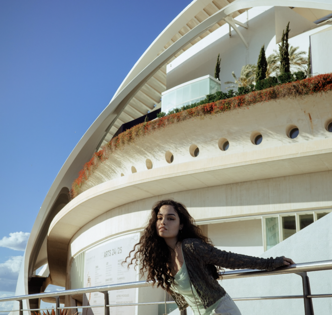 LI KUAN Dazzles On New Single ‘So Alive’ LI KUAN So Alive on Right Chord Music