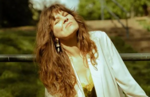 Elly Hopkins Heals With Gold On ‘Kintsugi’ Elly Hopkins Kintsugi on Right Chord Music Blog