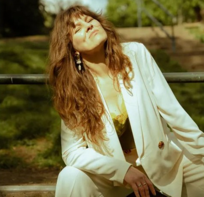 Elly Hopkins Heals With Gold On ‘Kintsugi’ Elly Hopkins Kintsugi on Right Chord Music Blog