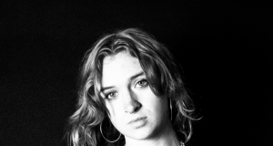 Maisy Grace ‘Stepping Stone’ Maisy Grace Stepping Stone on Right Chord Music Blog