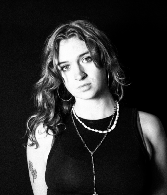 Maisy Grace ‘Stepping Stone’ Maisy Grace Stepping Stone on Right Chord Music Blog