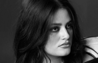 Isla André Plays ‘Romance Roulette’ Isla André Romance Roulette on Right Chord Music