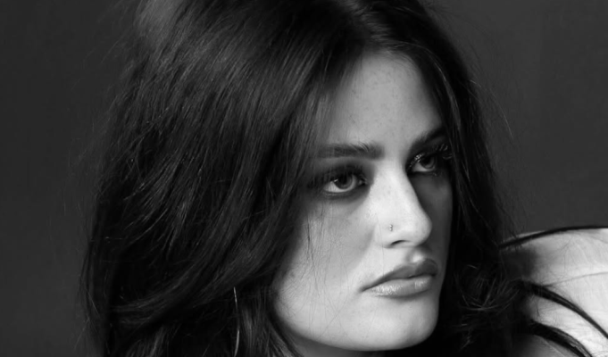 Isla André Plays ‘Romance Roulette’ Isla André Romance Roulette on Right Chord Music